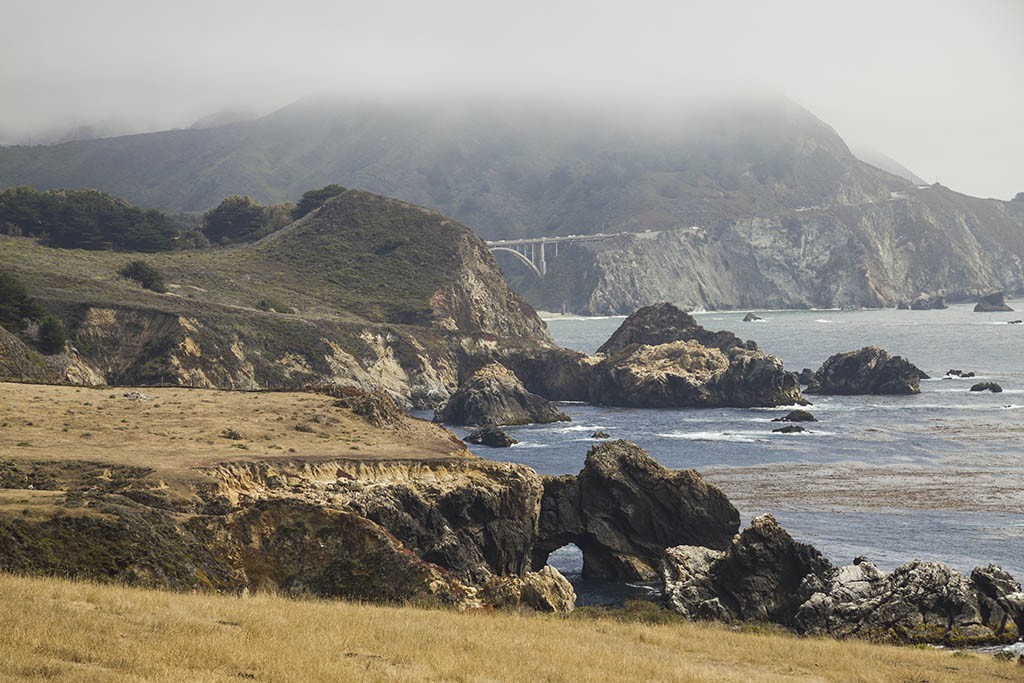 Highway 1 Küste mit Nebel - Westküste USA Rundreise