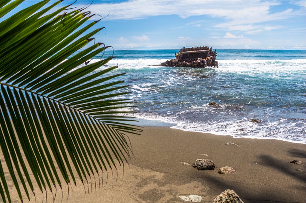 Beach and jungle in Corcovado National Parc, Costa Rica