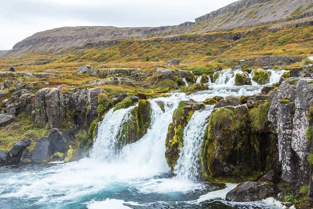 Dynjandi Wasserfall Landschaft in den Westfjorden Islands
