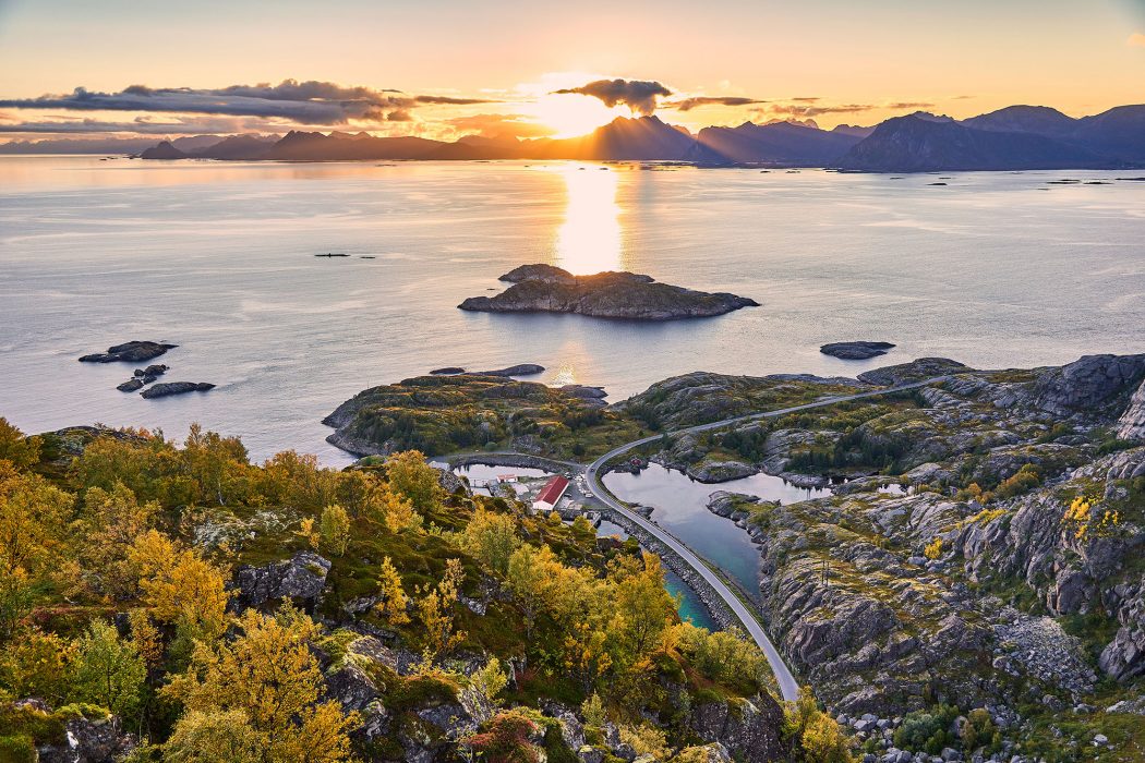 Henningsvaer Aussicht von Festvagtinden bei Sonnenuntergang